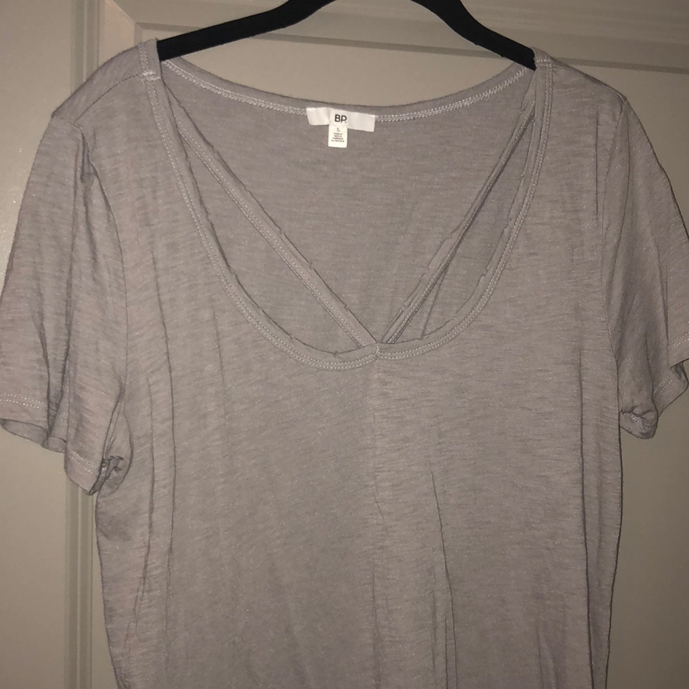 grey tee